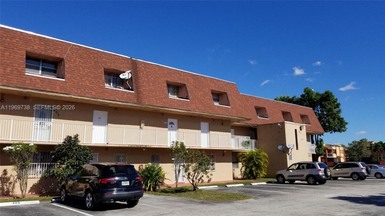 300 NW 107th Ave, Unit 206, Miami, FL 33172 Photo