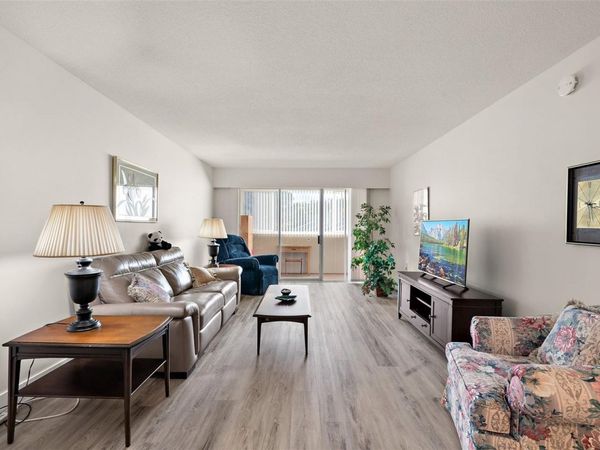 2050 White Birch Rd, Unit 206, Sidney, BC V8L 2R2