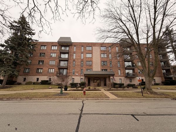 1551 Ashland Avenue, Unit 205, Des Plaines, IL 60016