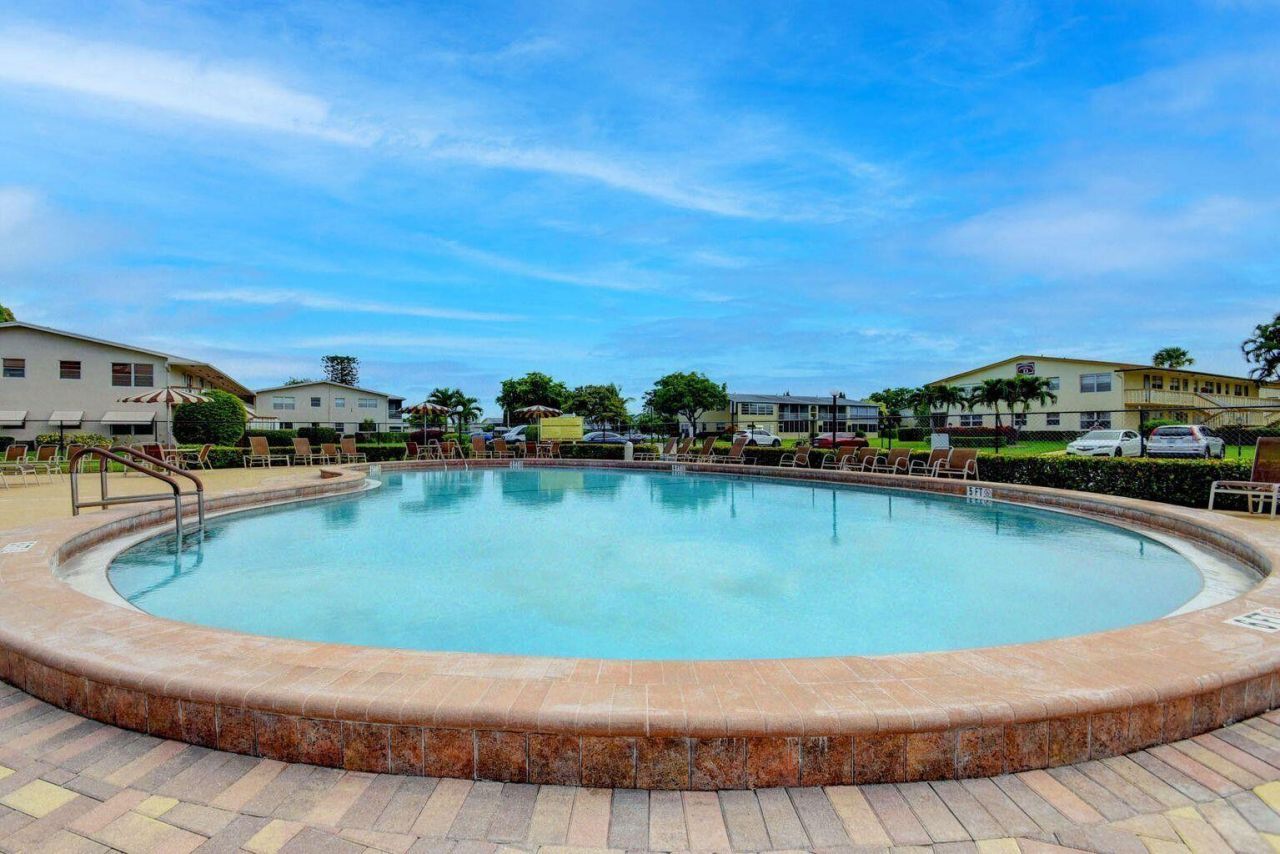 227 Dorchester J, West Palm Beach, FL 33417 Photo