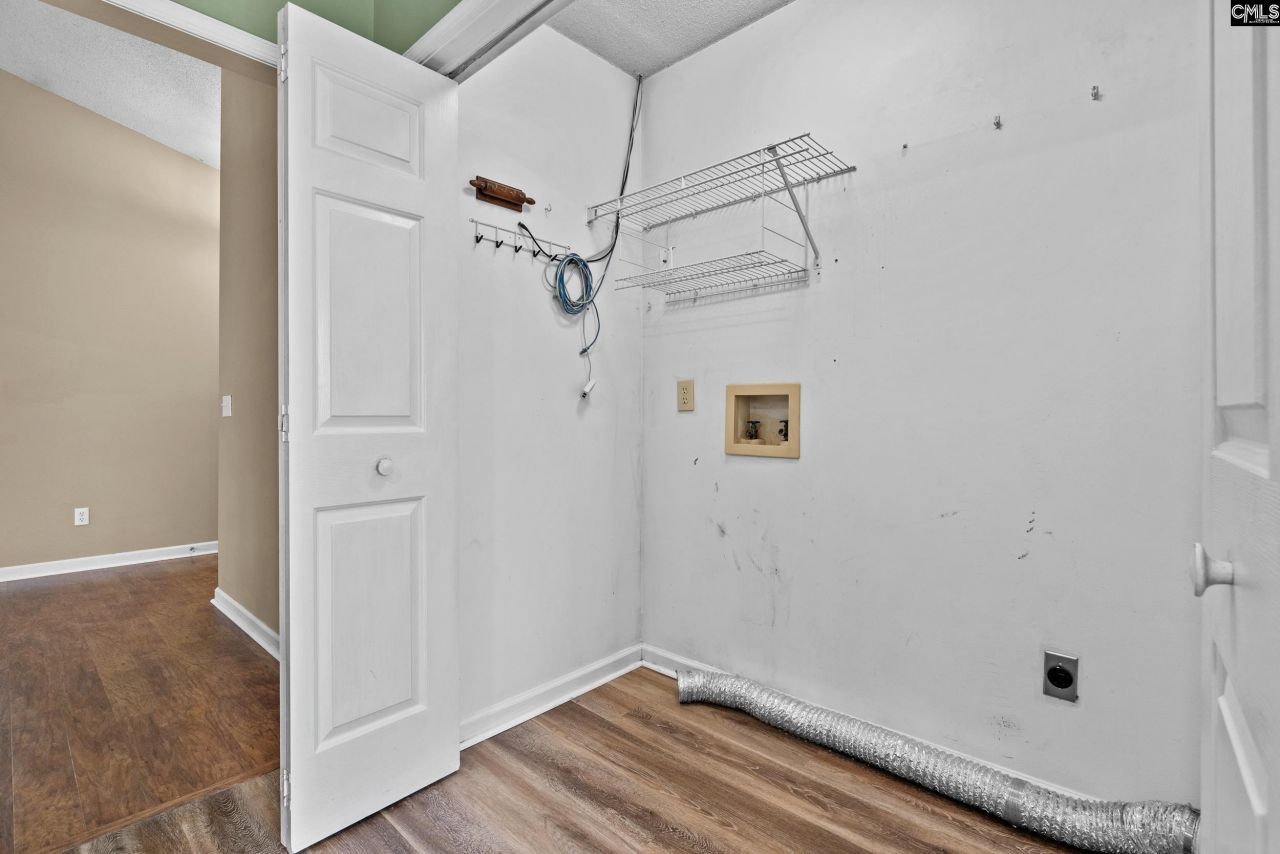 305 Whispering Glen Court  Photo 21