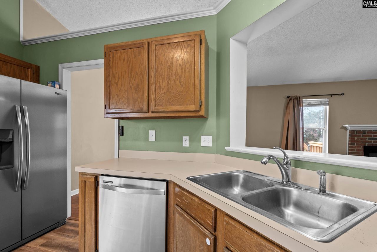 305 Whispering Glen Court  Photo 8