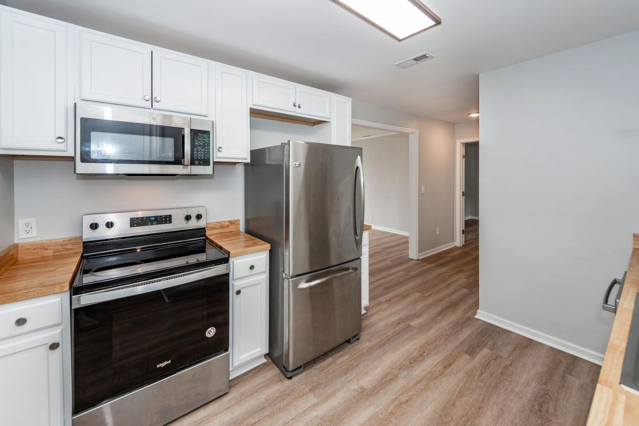 2209 Odessa Street Photo 5