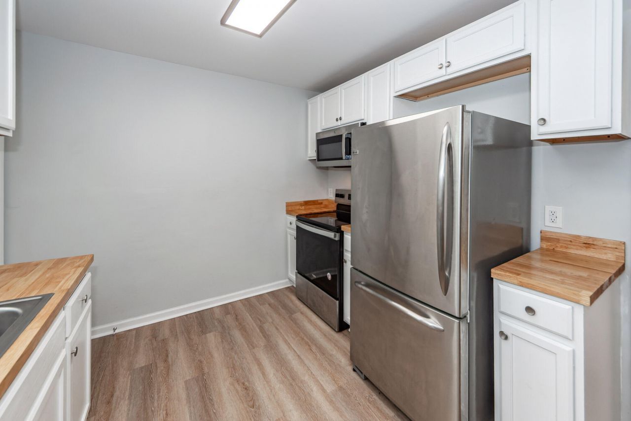 2209 Odessa Street Photo 6