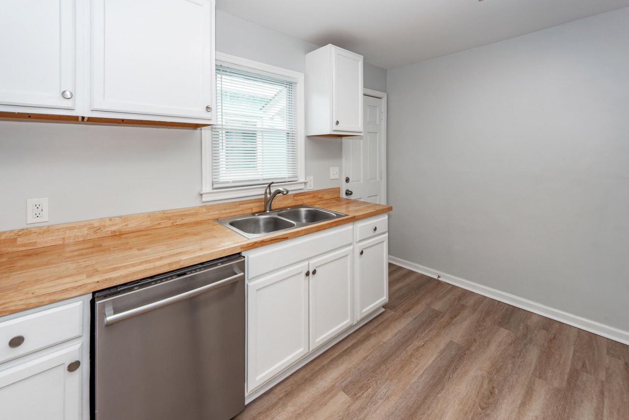 2209 Odessa Street Photo 7