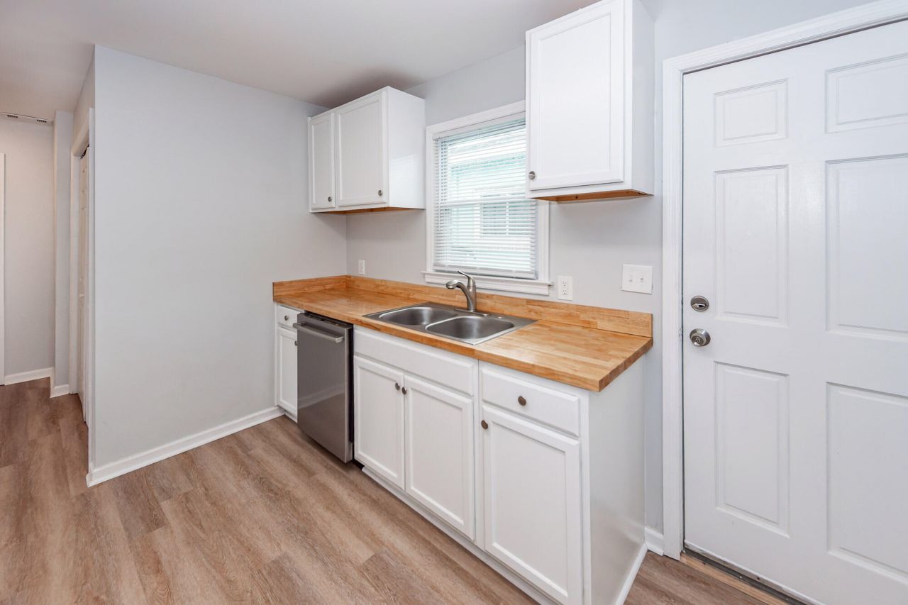 2209 Odessa Street Photo 8