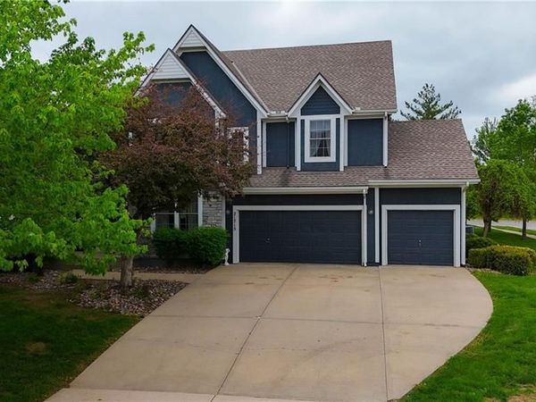 21715 W 100 Terrace, Lenexa, KS 66220