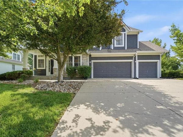 21715 W 100 Terrace, Lenexa, KS 66220