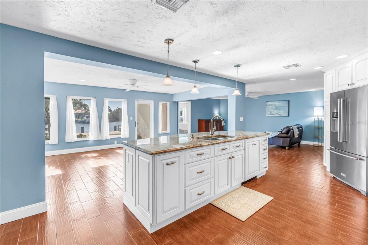 1964 Massachusetts Avenue Ne, Saint Petersburg, FL 33703 Photo