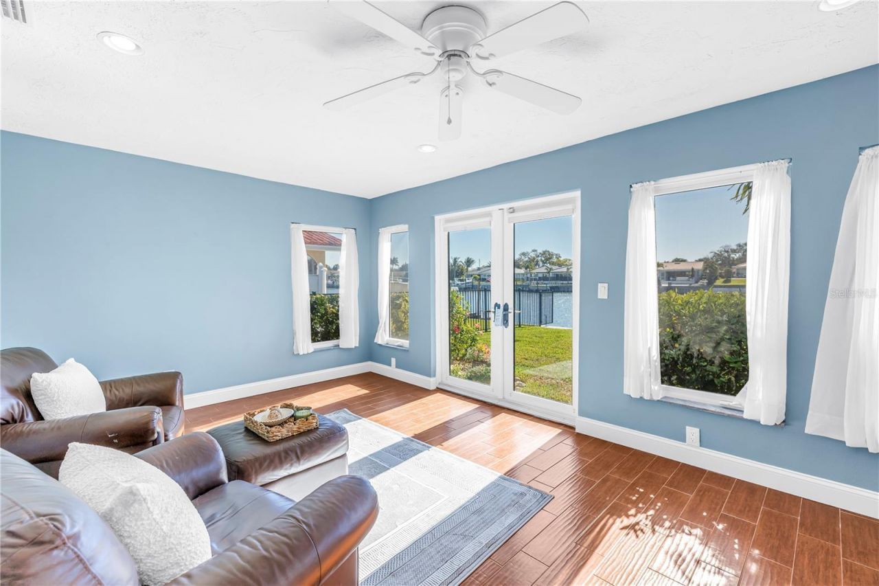 1964 Massachusetts Avenue Ne, Saint Petersburg, FL 33703 Photo