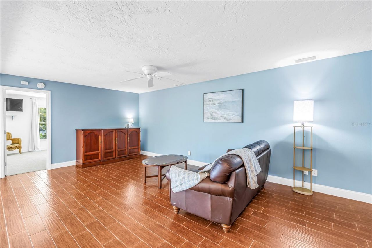 1964 Massachusetts Avenue Ne, Saint Petersburg, FL 33703 Photo