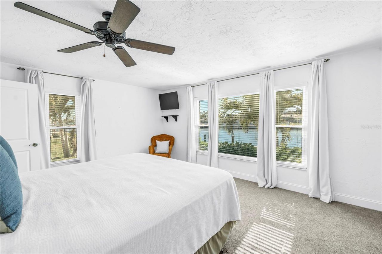1964 Massachusetts Avenue Ne, Saint Petersburg, FL 33703 Photo