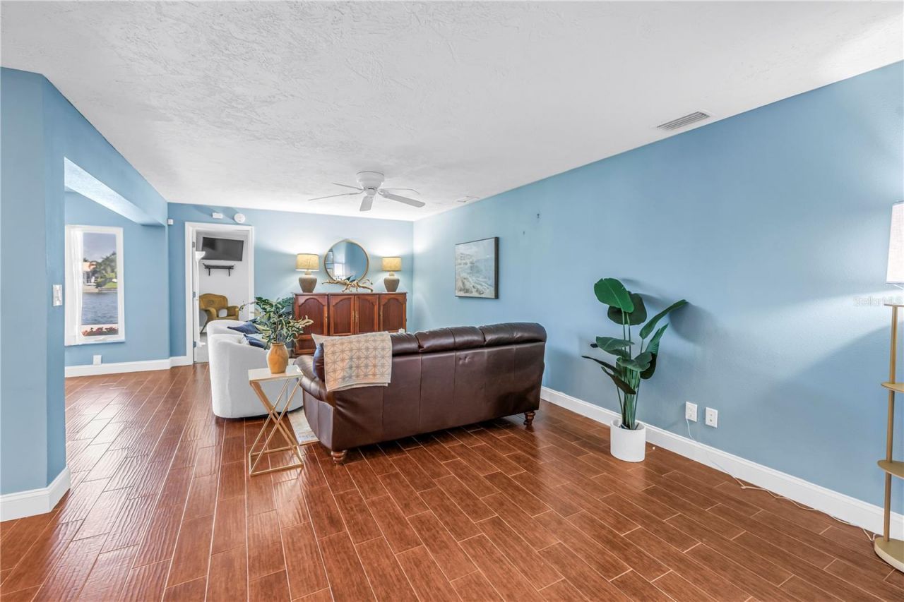 1964 Massachusetts Avenue Ne, Saint Petersburg, FL 33703 Photo