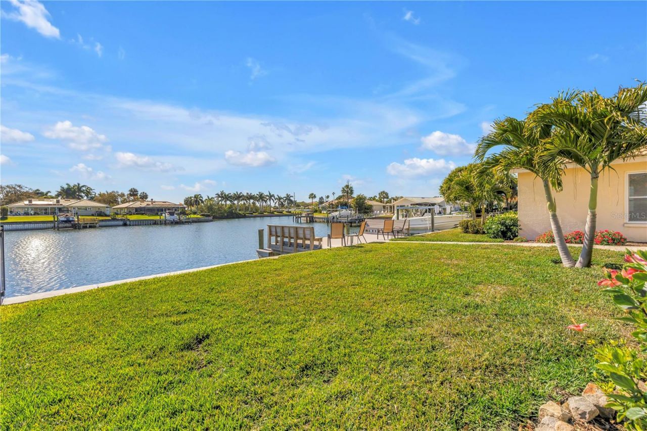 1964 Massachusetts Avenue Ne, Saint Petersburg, FL 33703 Photo