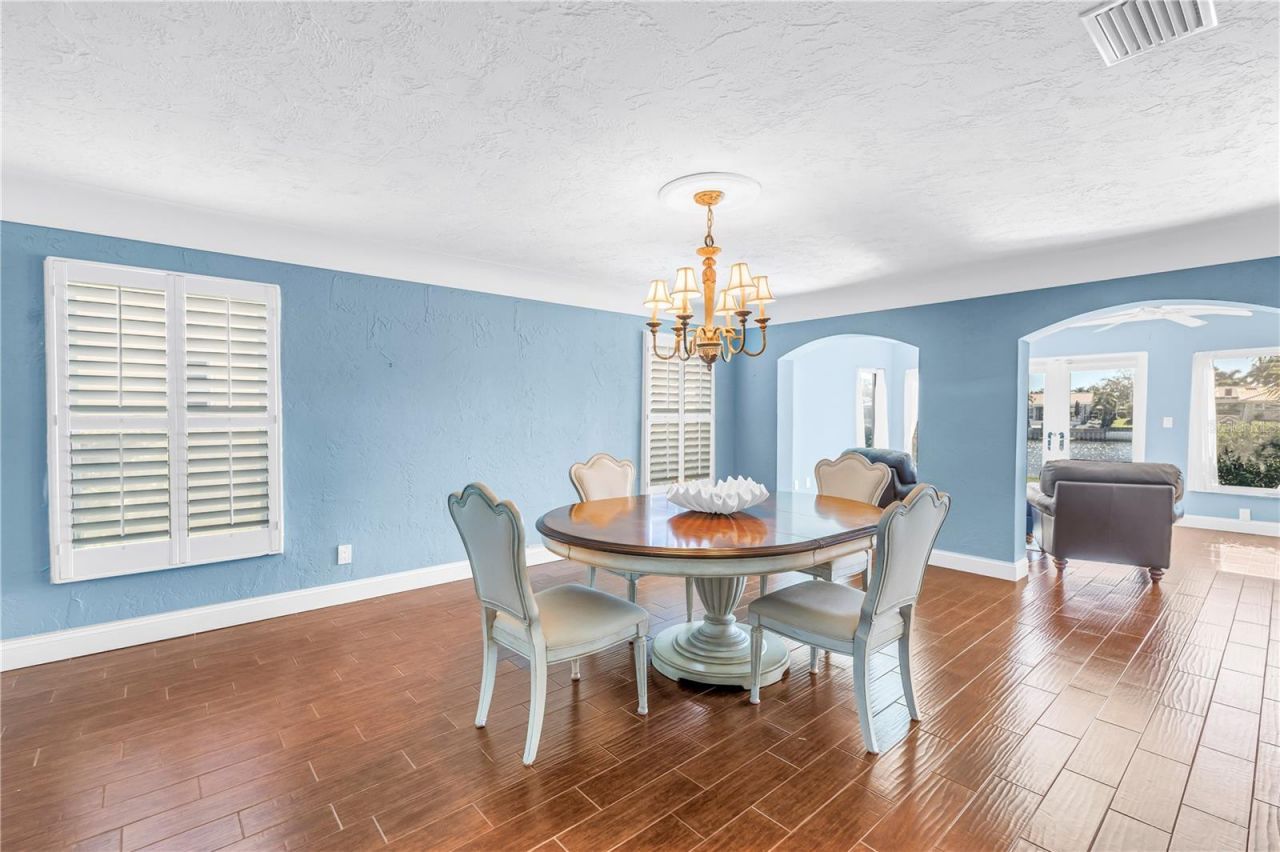 1964 Massachusetts Avenue Ne, Saint Petersburg, FL 33703 Photo