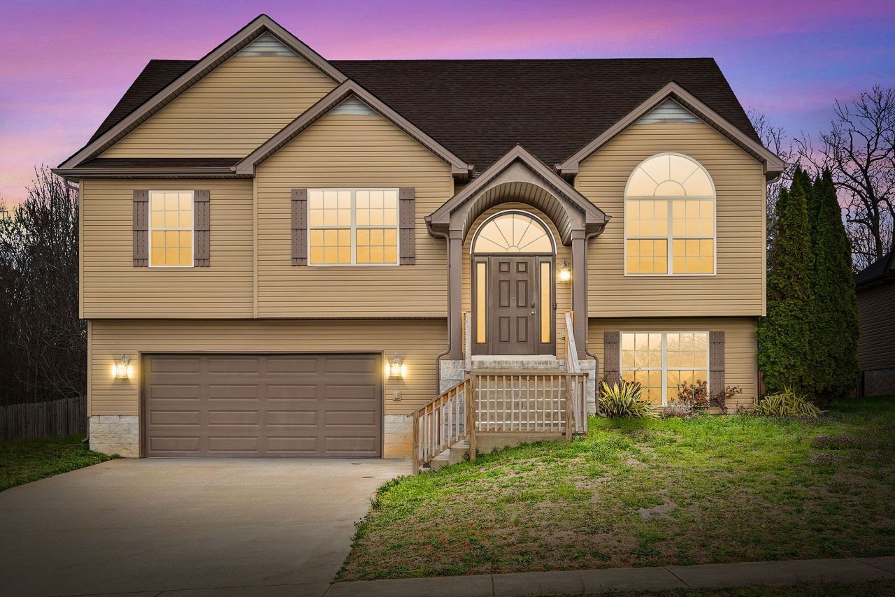 1205 Meachem Dr , Clarksville, TN 37042 Main Photo