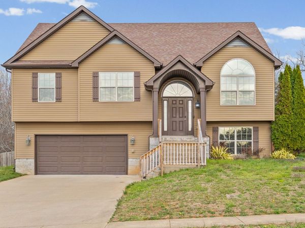 1205 Meachem Dr , Clarksville, TN 37042