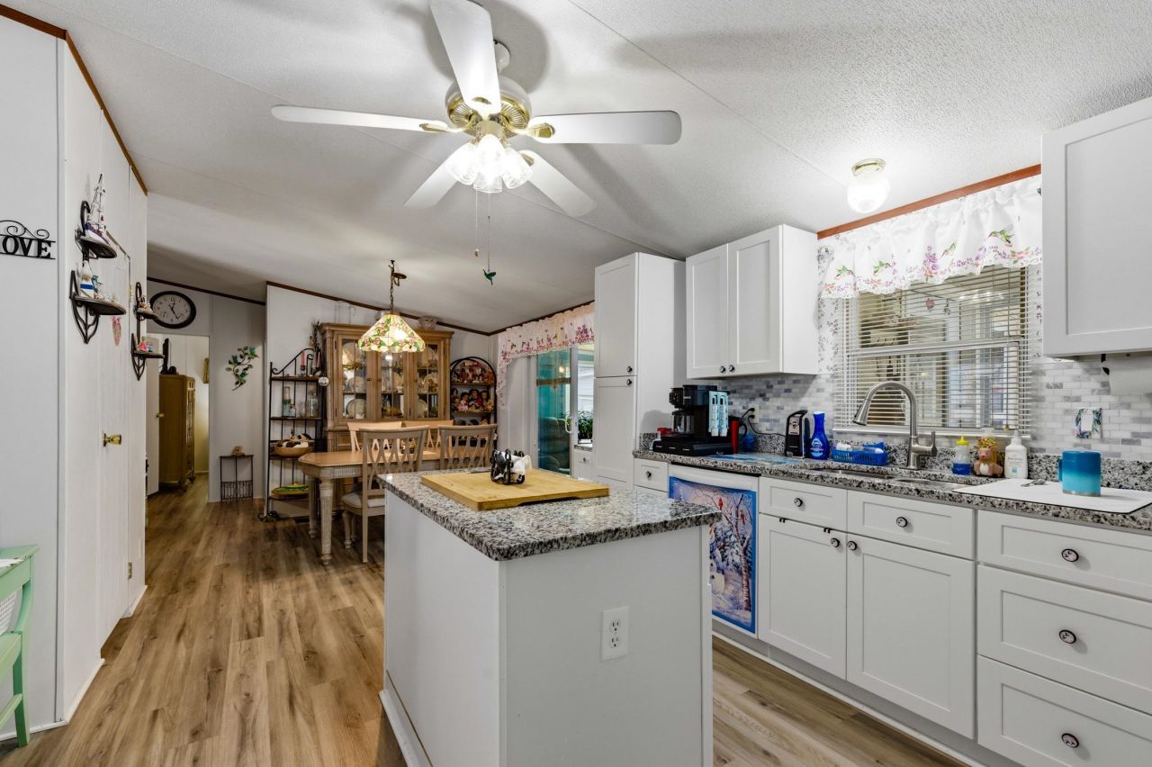 462 Oak Ave.  Photo 10