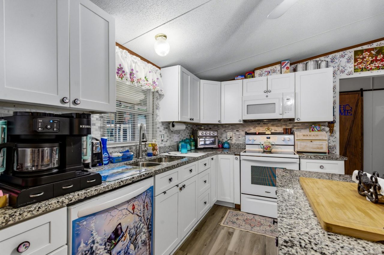 462 Oak Ave.  Photo 8