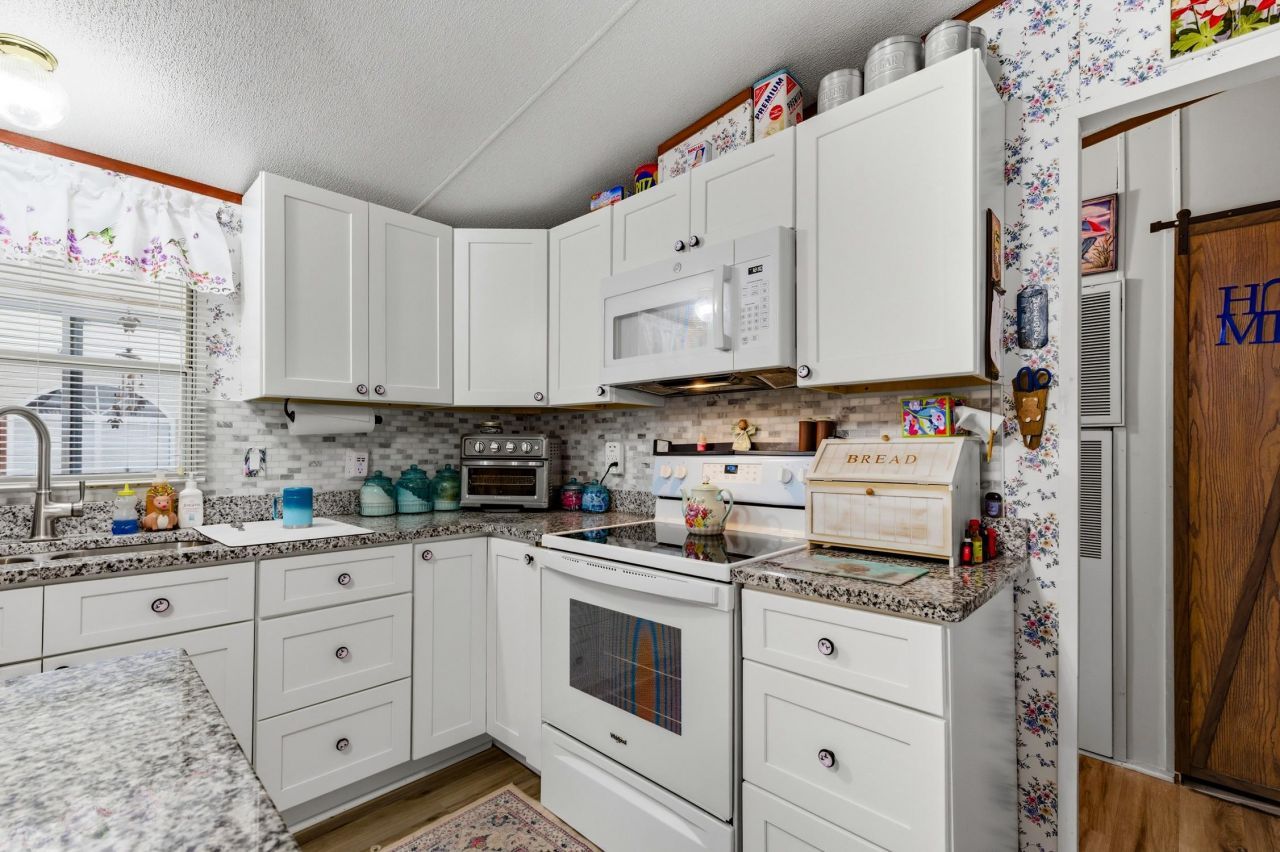 462 Oak Ave.  Photo 9