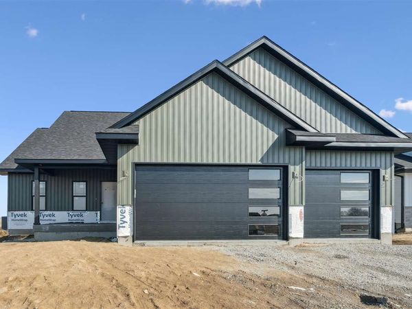 900 Crestview Drive, Solon, IA 52333