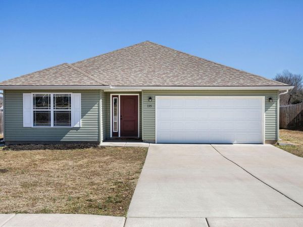 135 Travis Street , Hollister, MO 65672