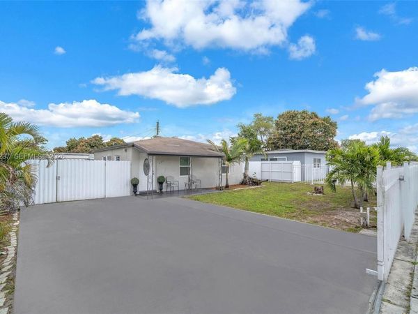 2521 NW 151st St , Miami Gardens, FL 33054