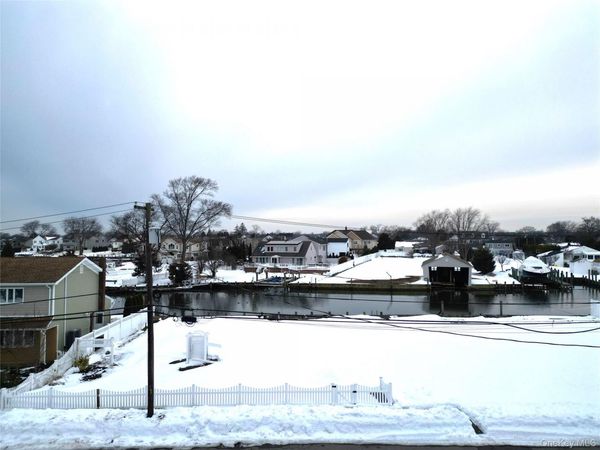 62 Alhambra Road , Massapequa, NY 11758