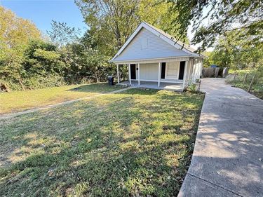 3825 E 56th Street, Kansas City, MO 64130