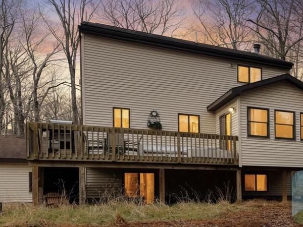 19 LIVINGSTON LANE, GOULDSBORO, PA 18424