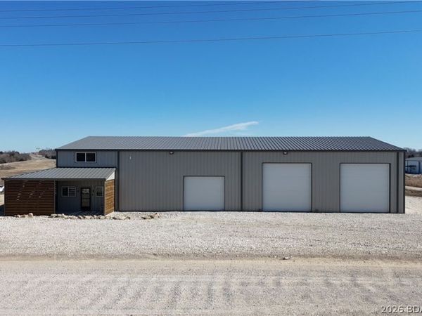 1196 East View Street , Eldon, MO 65026