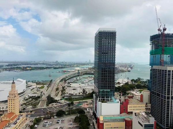121 NE 5TH STREET , Unit 1500, MIAMI, FL 33132