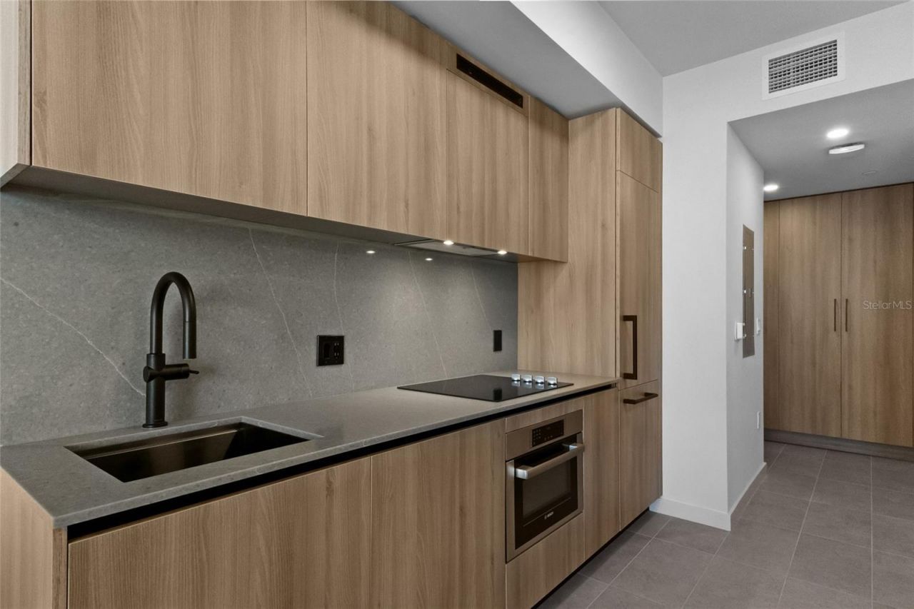 121 NE 5th Street , Unit 1500, Miami, FL 33132 Photo