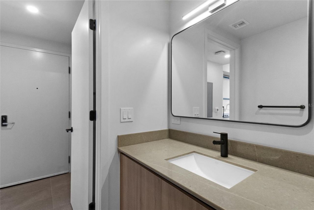 121 NE 5th Street , Unit 1500, Miami, FL 33132 Photo