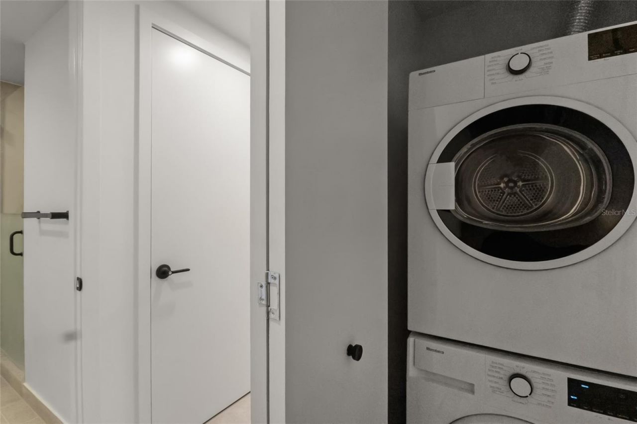 121 NE 5th Street , Unit 1500, Miami, FL 33132 Photo