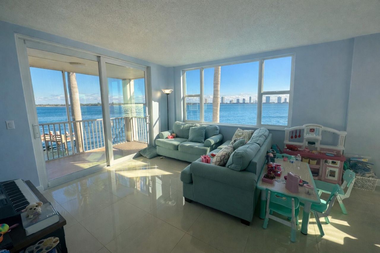 100 Paradise Harbour Boulevard, Unit 304, North Palm Beach, FL 33408 Photo