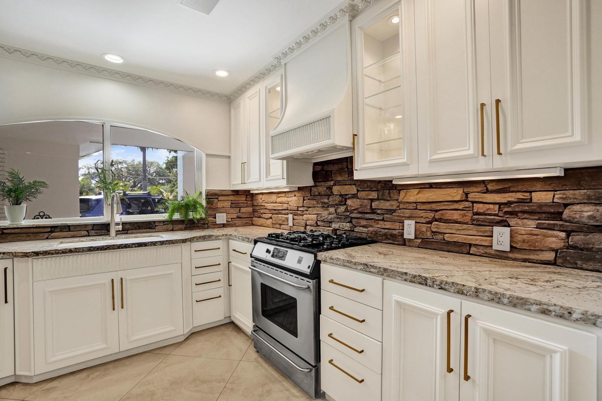 2425 Middle River Drive, Fort Lauderdale, FL 33305 Photo