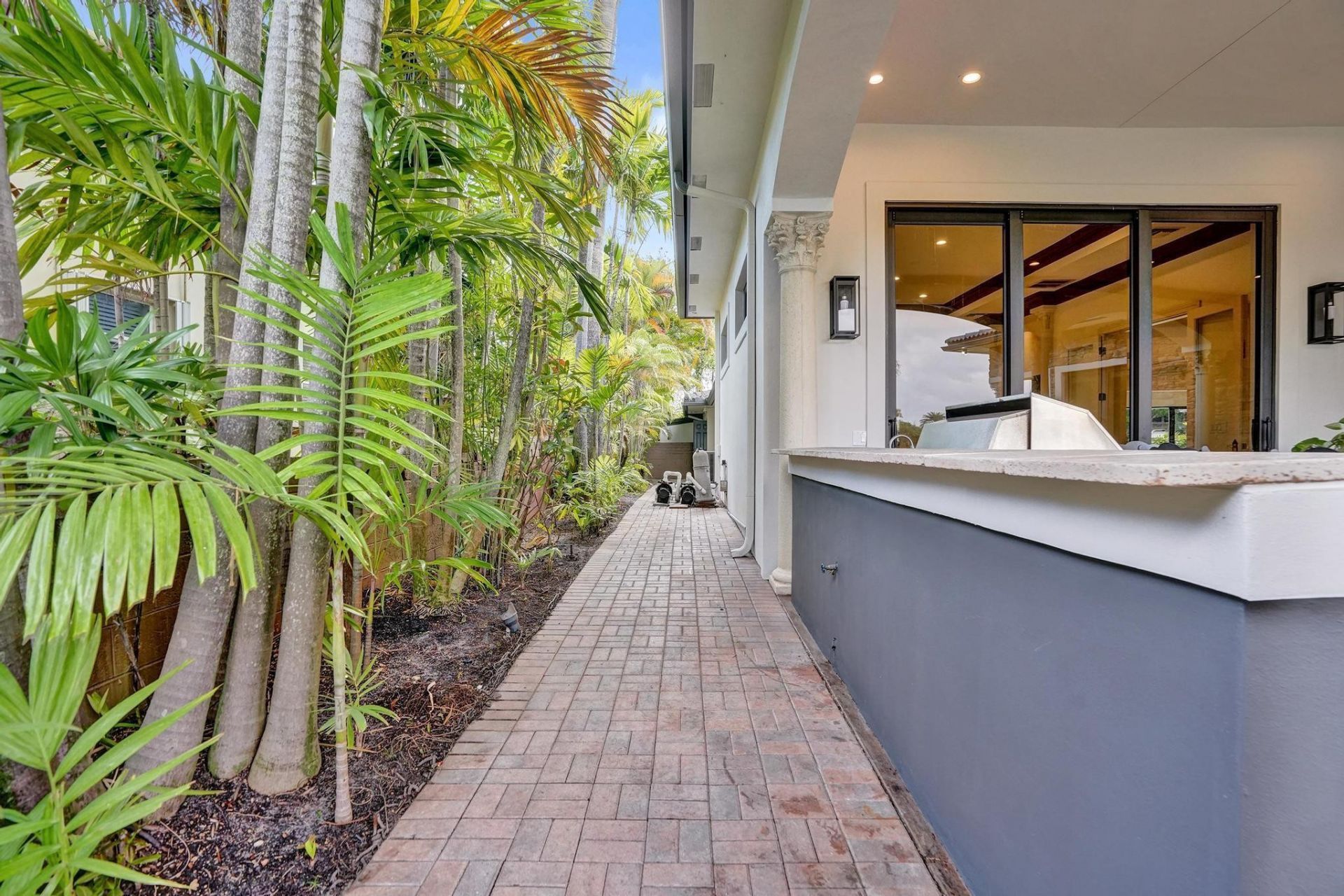 2425 Middle River Drive, Fort Lauderdale, FL 33305 Photo