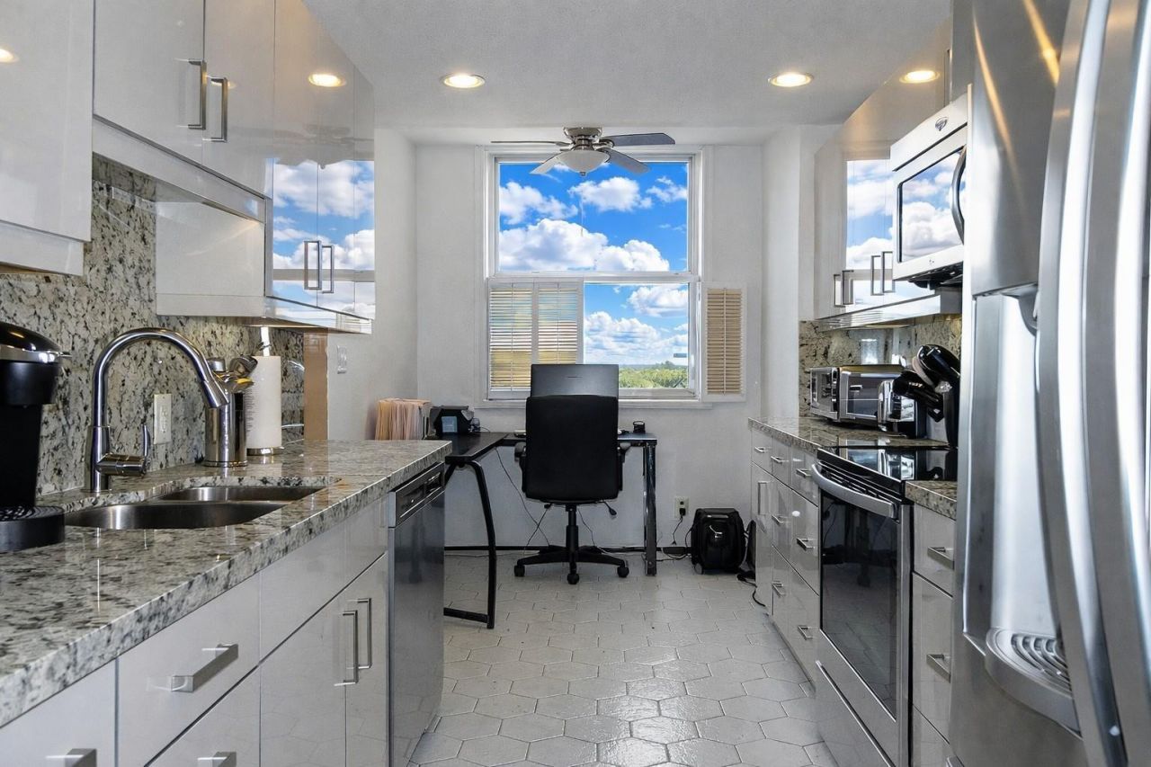 4330 Hillcrest Drive, Unit 420, Hollywood, FL 33021 Photo