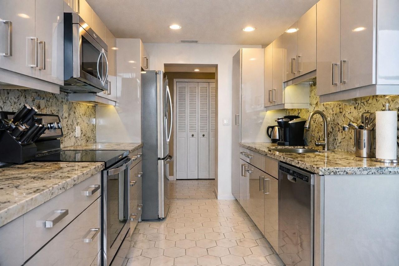 4330 Hillcrest Drive, Unit 420, Hollywood, FL 33021 Photo