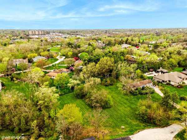 6420 Thurlow Street , Willowbrook, IL 60527