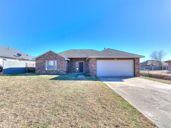 704 NW 21st Street, Moore, OK 73160