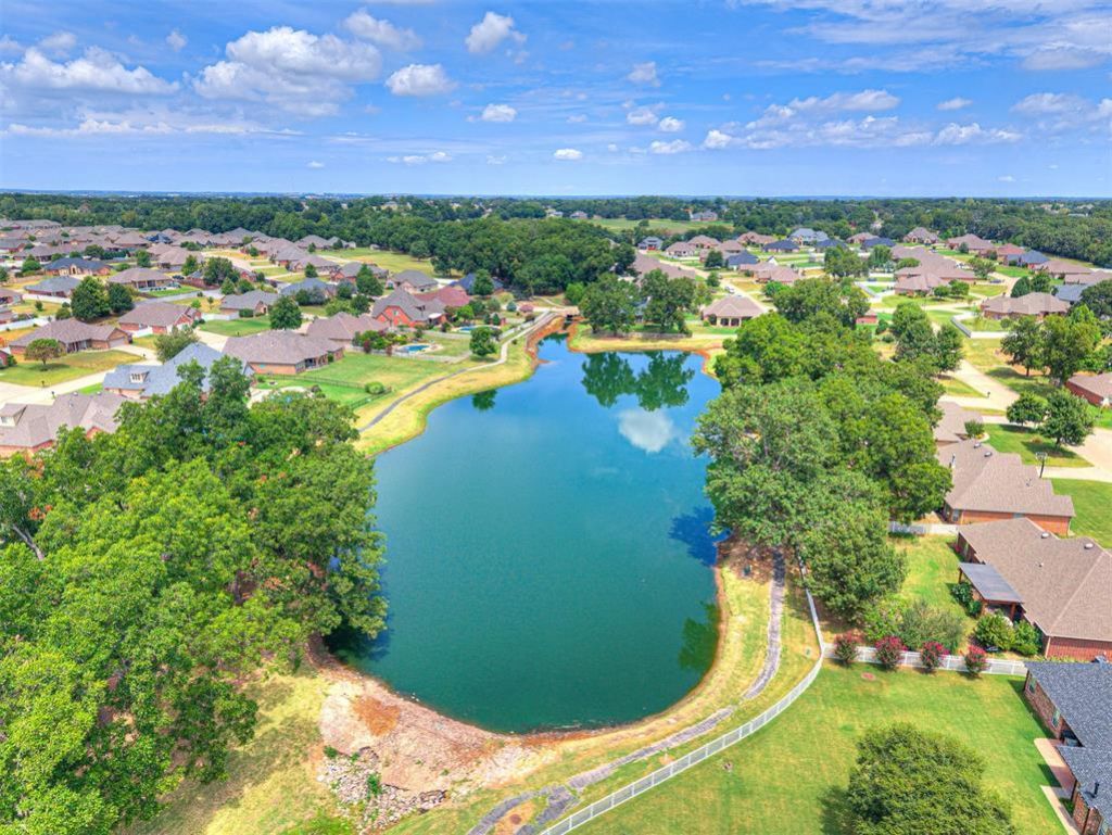 2713 Old Towne Trail, Shawnee, OK 74804 Main Photo