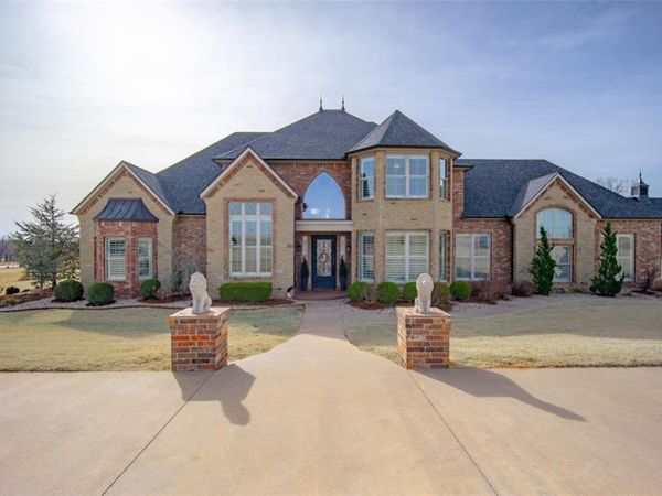 2265 Clubhouse Drive, Blanchard, OK 73010