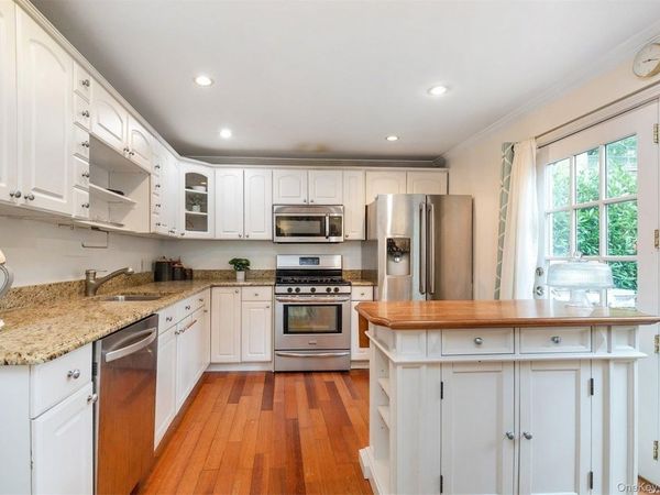 1 Motts Lane , Glenwood Landing, NY 11547