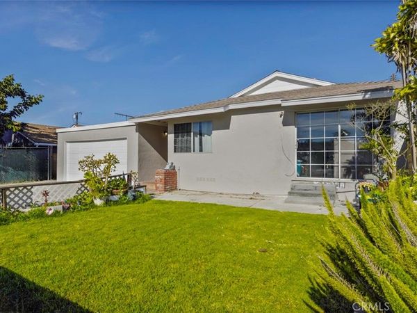 674 Senate Street, Costa Mesa, CA 92627