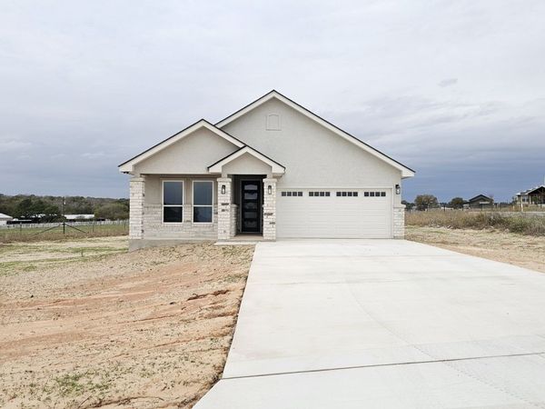 174 Pine Valley, La Vernia, TX 78121