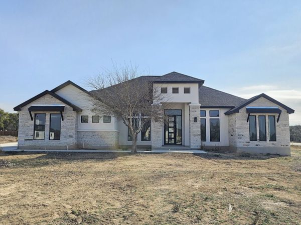 699 James Way, Castroville, TX 78009