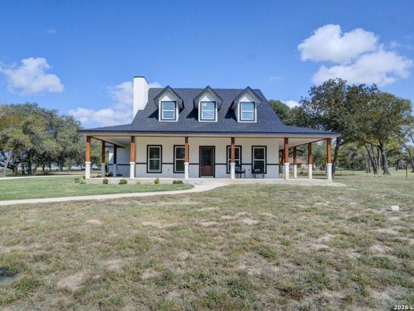 140 county road 6871, Natalia, TX 78059