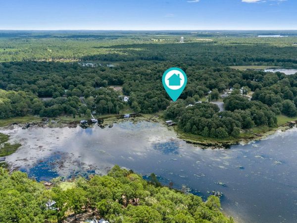 395 Lake Holley Circle, DeFuniak Springs, FL 32433